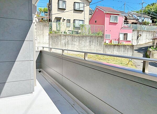 ■ 自然を身近に感じる、開放的なバルコニー