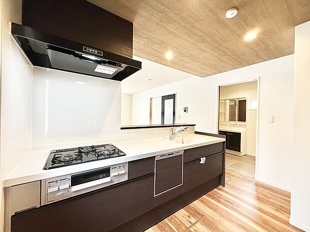 ■シンプルで機能的、毎日使いやすいキッチン