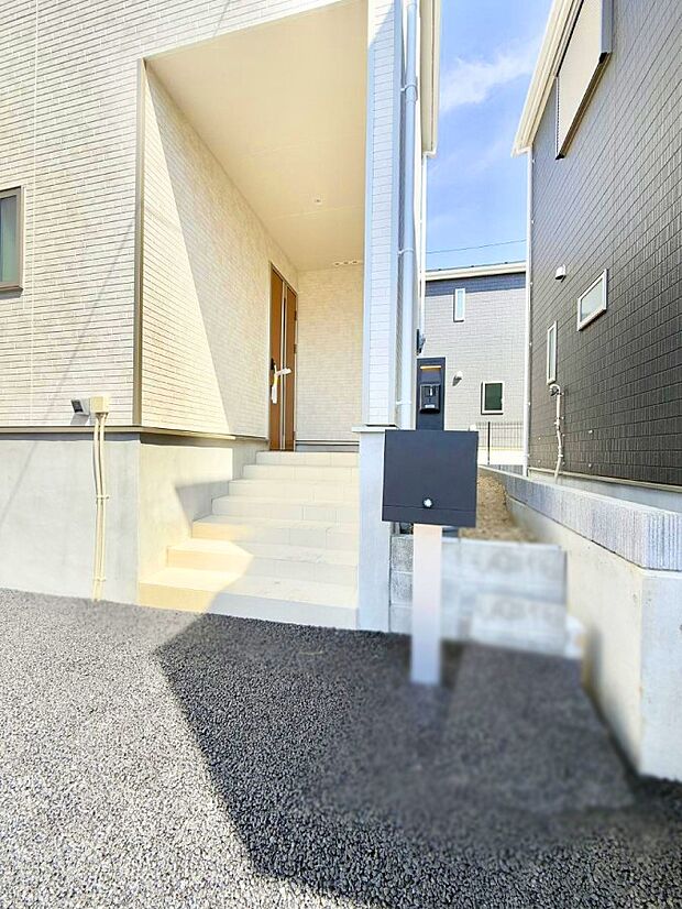 ■ 心地よい暮らしへとつながる、温かい玄関