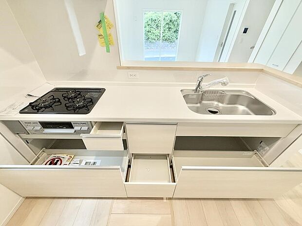 ■シンプルで機能的、毎日使いやすいキッチン