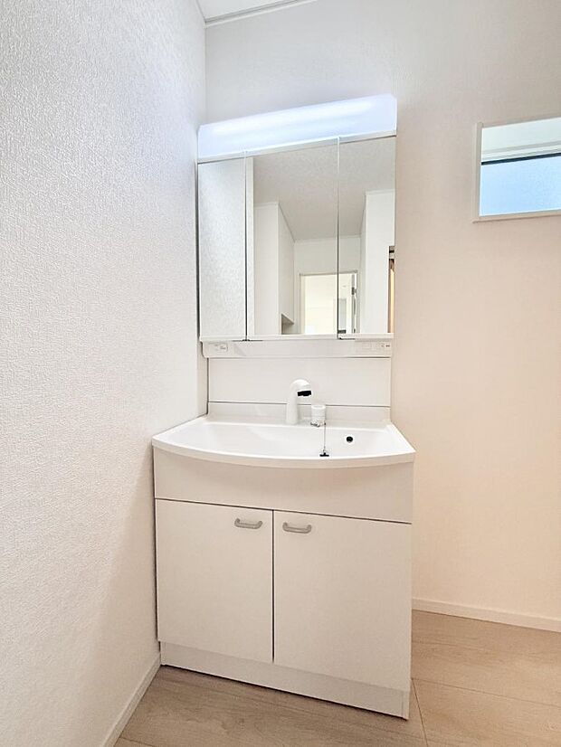 ■明るい洗面所は毎朝の歯磨きも楽しくできちゃいそうです♪