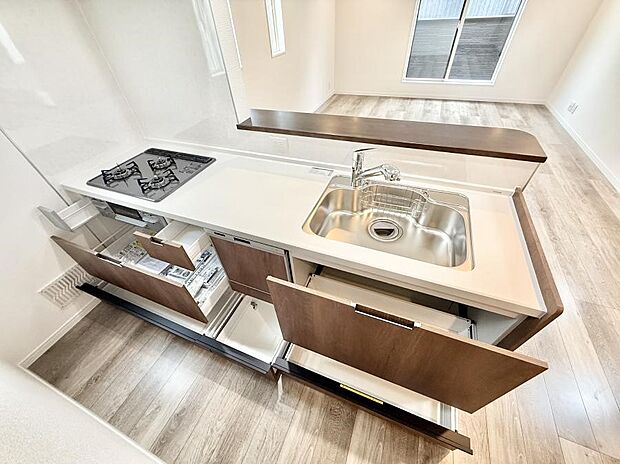 ■シンプルで機能的、毎日使いやすいキッチン