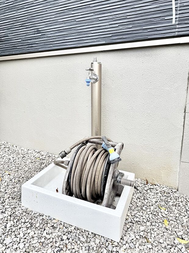 ■ガーデニングや洗車などの際に大活躍な屋外立水栓  