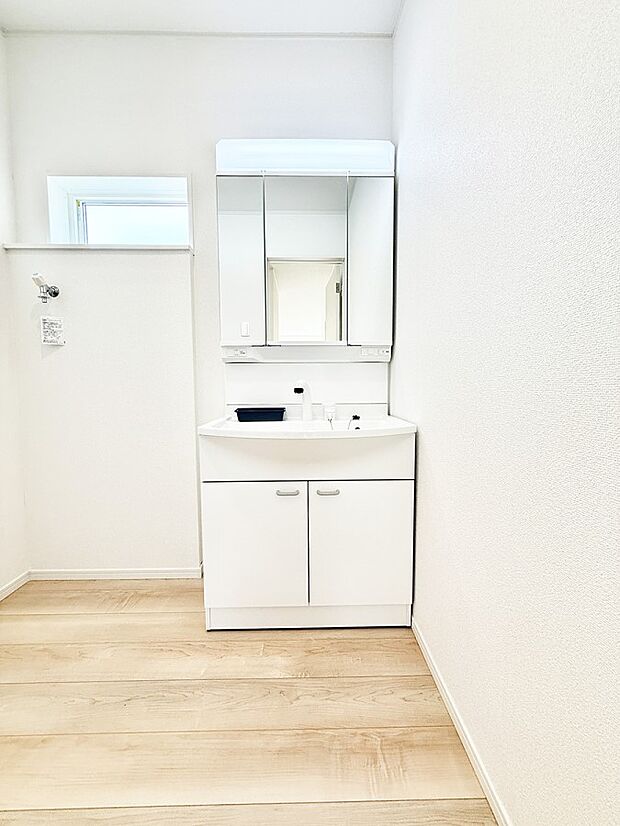 ■明るい洗面所は毎朝の歯磨きも楽しくできちゃいそうです♪