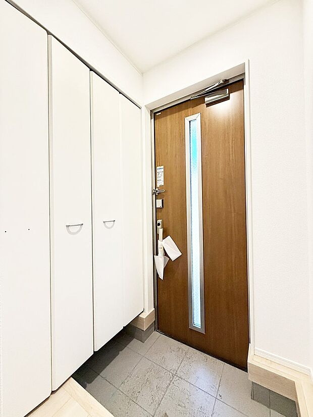 4号棟 ■ 毎日を気持ちよく迎える、明るく温もりのある玄関