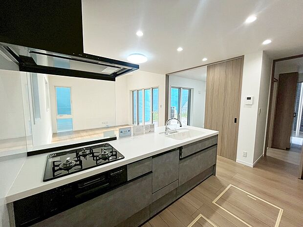 ■シンプルで機能的、毎日使いやすいキッチン