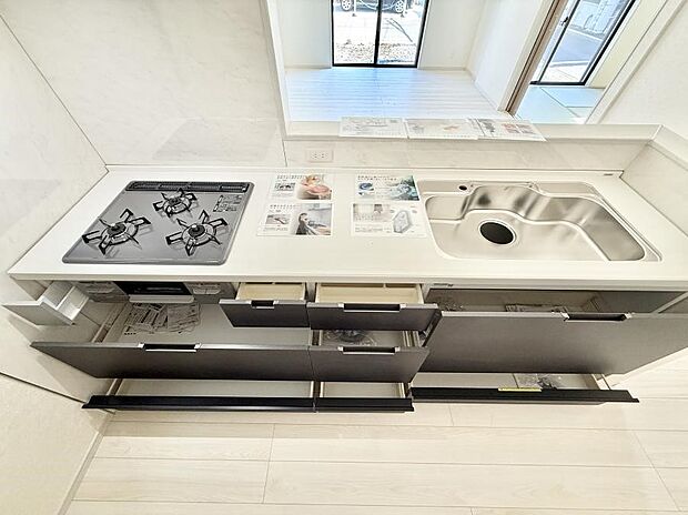 ■シンプルで機能的、毎日使いやすいキッチン