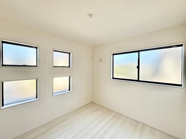 ■落ち着いた色合いのお部屋で穏やかな時間を楽しめます