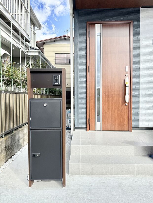 ■ シンプルで美しく、住まいの第一印象を彩る玄関です