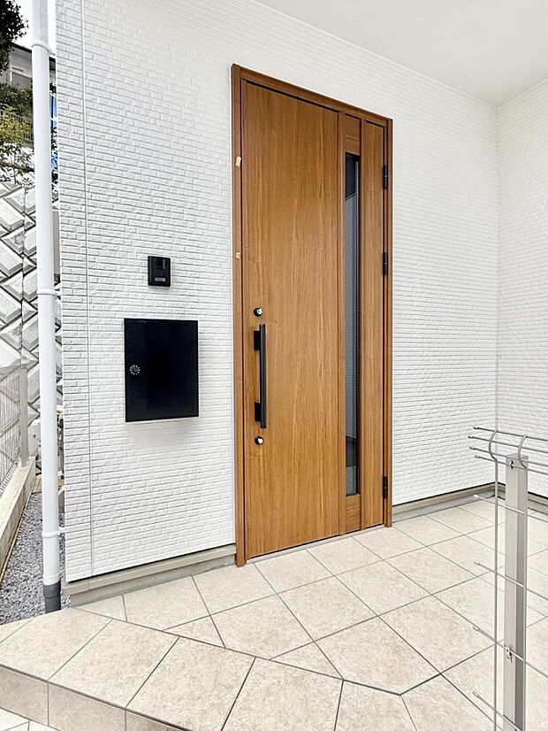 ■ 家族とゲストをやさしく迎える、心温まる玄関