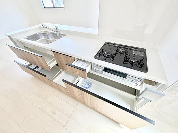 ■シンプルで機能的、毎日使いやすいキッチン