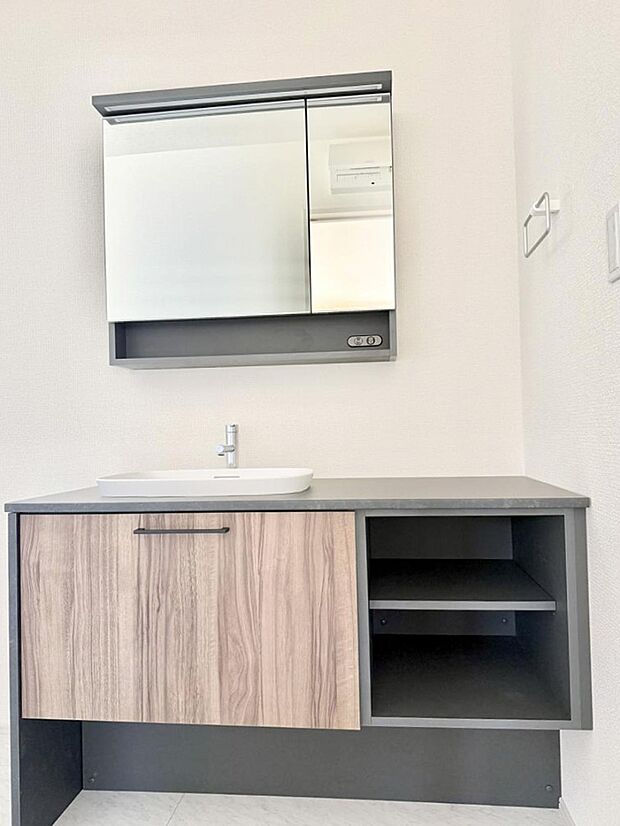 ■明るい洗面所は毎朝の歯磨きも楽しくできちゃいそうです♪