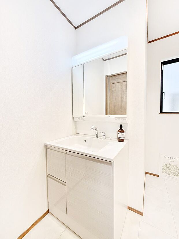 ■明るい洗面所は毎朝の歯磨きも楽しくできちゃいそうです♪