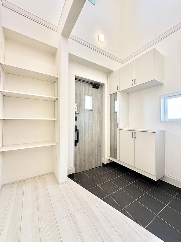 ■ 毎日を気持ちよく迎える、明るく温もりのある玄関