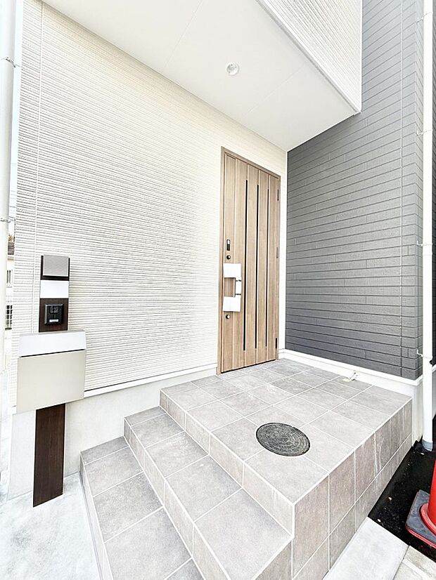 ■ 心地よい暮らしへとつながる、温かい玄関