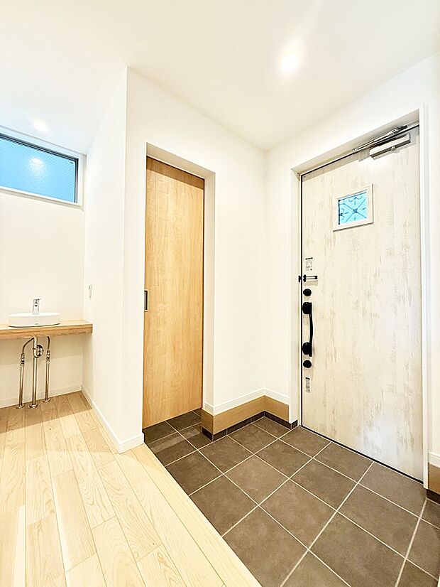 ■ 毎日を気持ちよく迎える、明るく温もりのある玄関