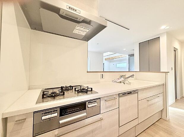 ■シンプルで機能的、毎日使いやすいキッチン