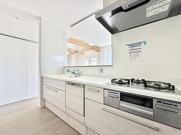 ■シンプルで機能的、毎日使いやすいキッチン