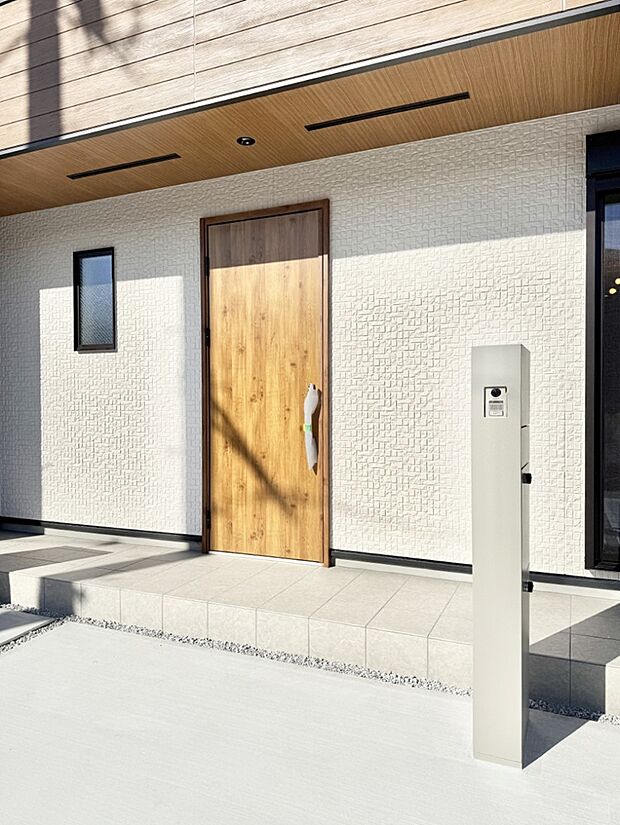 ■ 家族とゲストをやさしく迎える、心温まる玄関