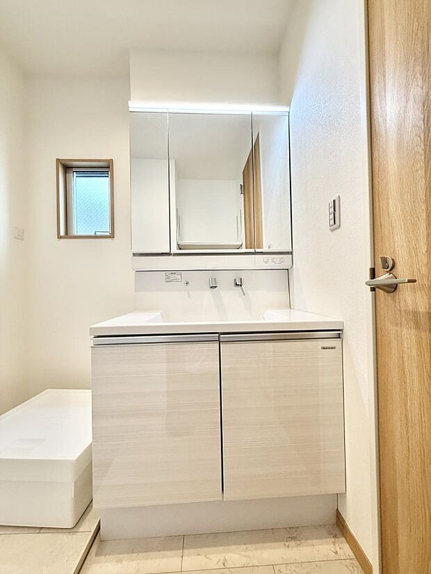 ■明るい洗面所は毎朝の歯磨きも楽しくできちゃいそうです♪