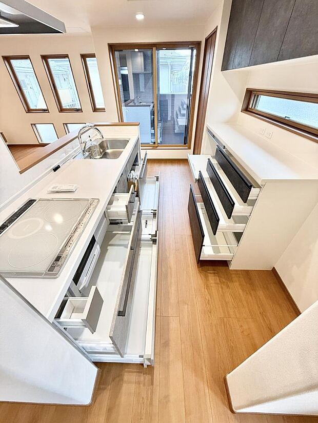 ■シンプルで機能的、毎日使いやすいキッチン