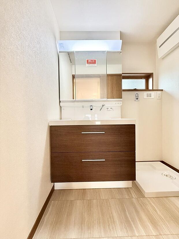 ■明るい洗面所は毎朝の歯磨きも楽しくできちゃいそうです♪