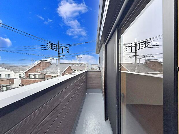 ■ 心地よい風と光を感じる、くつろぎのバルコニー