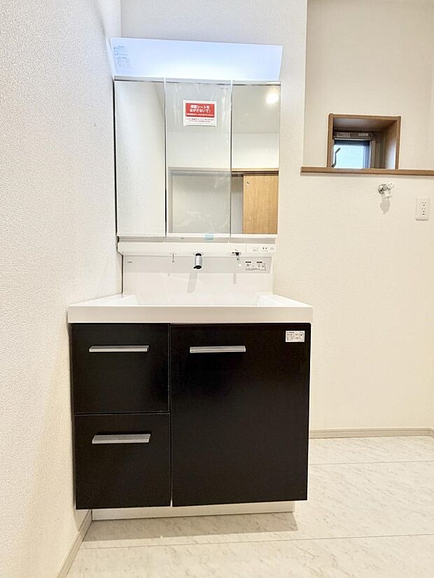 ■明るい洗面所は毎朝の歯磨きも楽しくできちゃいそうです♪