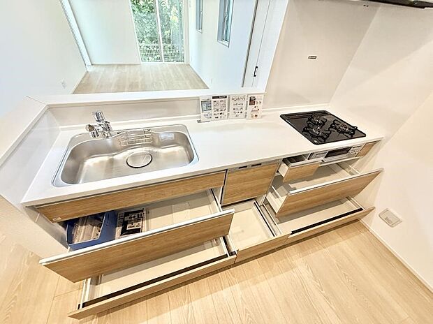 ■シンプルで機能的、毎日使いやすいキッチン