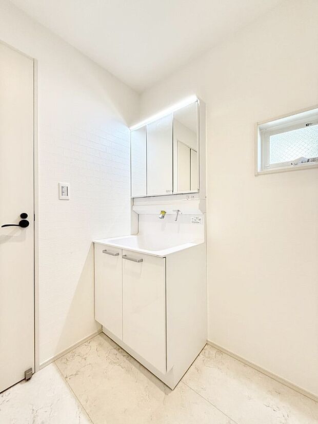 ■明るい洗面所は毎朝の歯磨きも楽しくできちゃいそうです♪