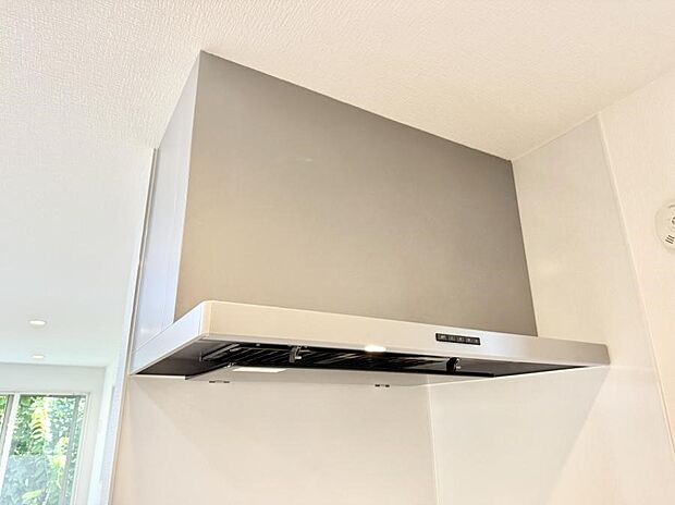 ■調理時の蒸気や匂いが換気扇に誘導され、効率的に排煙ができます。