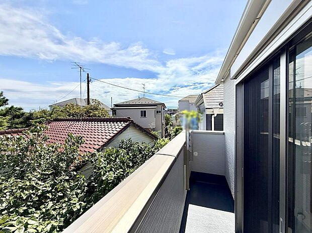 ■ 心地よい風と光を感じる、くつろぎのバルコニー