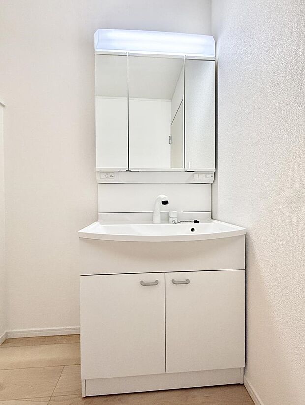 ■明るい洗面所は毎朝の歯磨きも楽しくできちゃいそうです♪