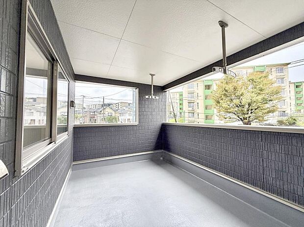 ■ 心地よい風と光を感じる、くつろぎのバルコニー