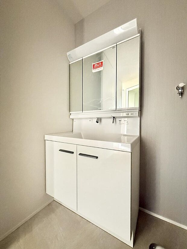 ■明るい洗面所は毎朝の歯磨きも楽しくできちゃいそうです♪