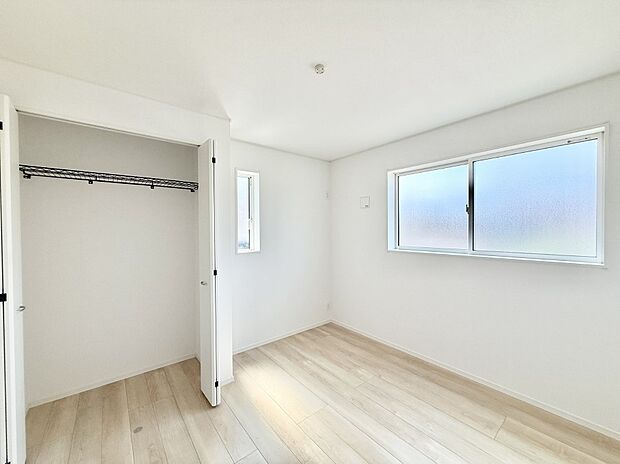 ■シンプルな空間で、収納付きベッドやデスクなど、多機能な家具を活用しやすいです