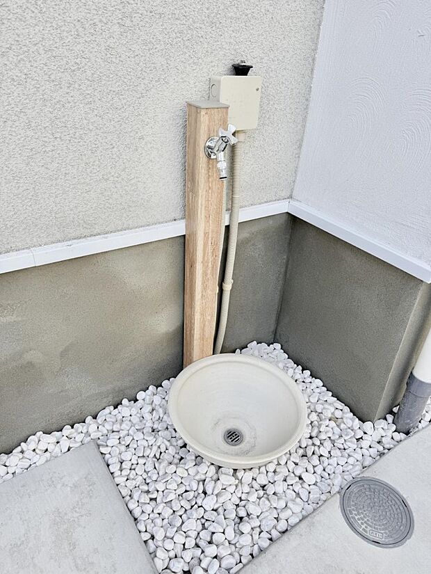 ■ガーデニングや洗車などの際に大活躍な屋外立水栓  