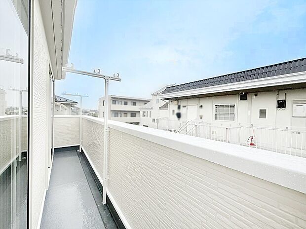 ■ 心地よい風と光を感じる、くつろぎのバルコニー