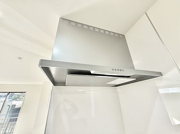 ■フードに覆われている為、匂いが換気扇に誘導され、効率的に排煙ができます