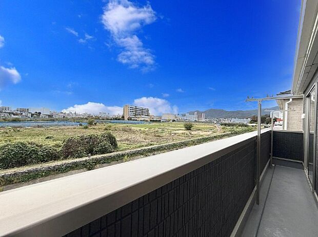 ■ 季節の移ろいを感じられる開放的な空間です