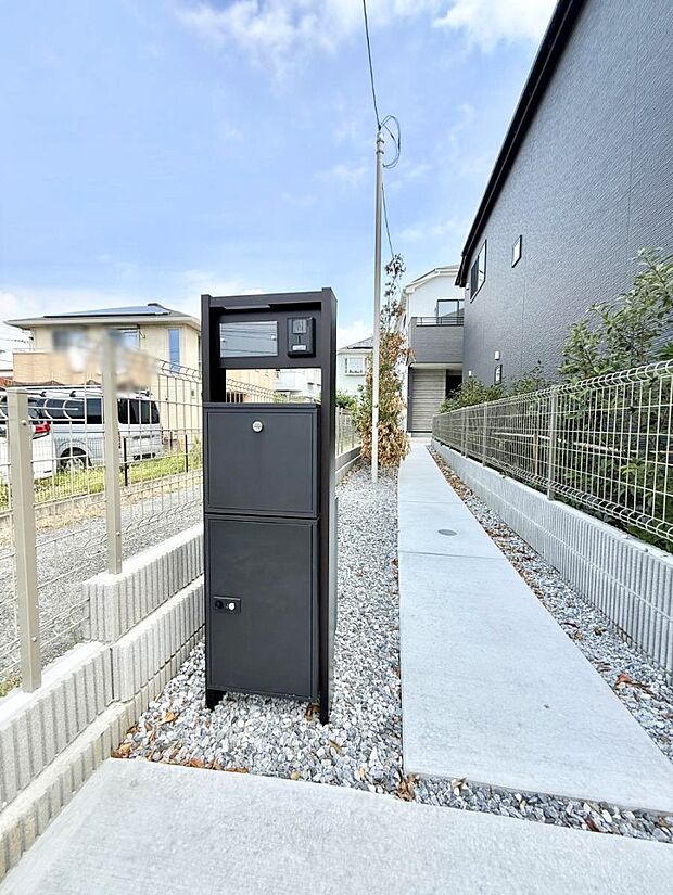 ■不在時でも荷物が受け取れる便利な宅配ボックス