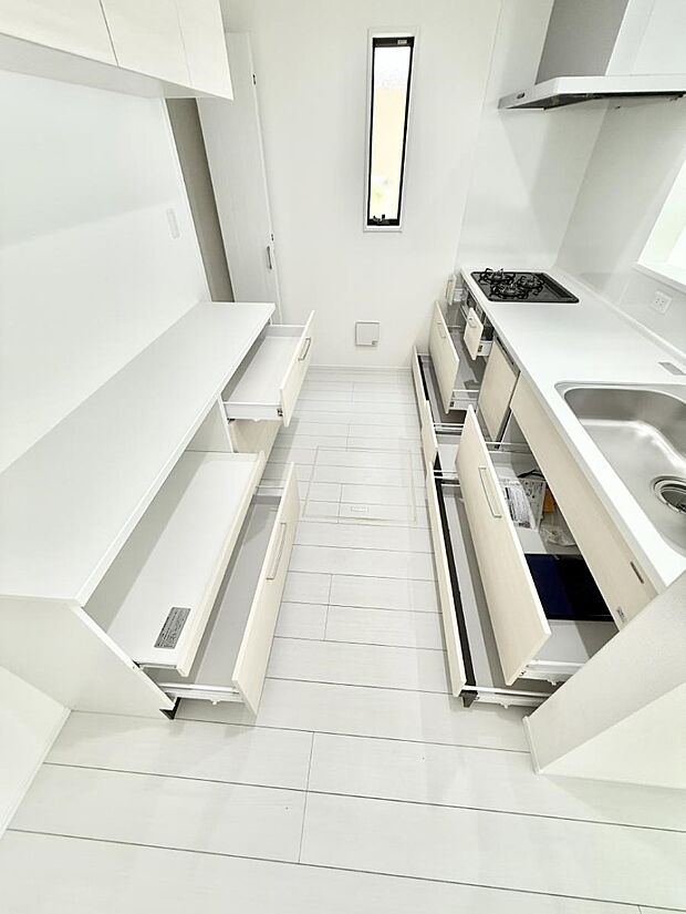 ■シンプルで機能的、毎日使いやすいキッチン