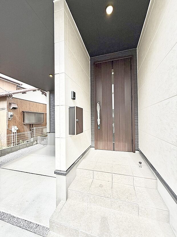 ■ 家族とゲストをやさしく迎える、心温まる玄関