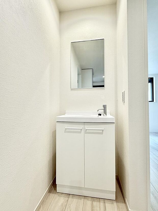 ■細かい部分まで洗いやすく便利なハンドシャワー付き