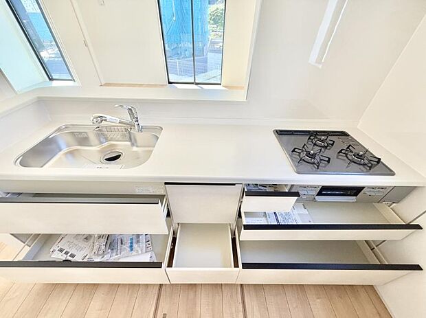■シンプルで機能的、毎日使いやすいキッチン