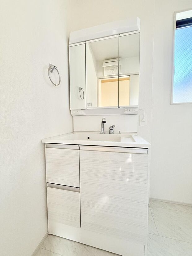 ■明るい洗面所は毎朝の歯磨きも楽しくできちゃいそうです♪