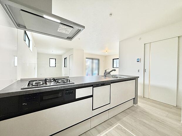 ■シンプルで美しく心地よい時間を生むキッチン空間