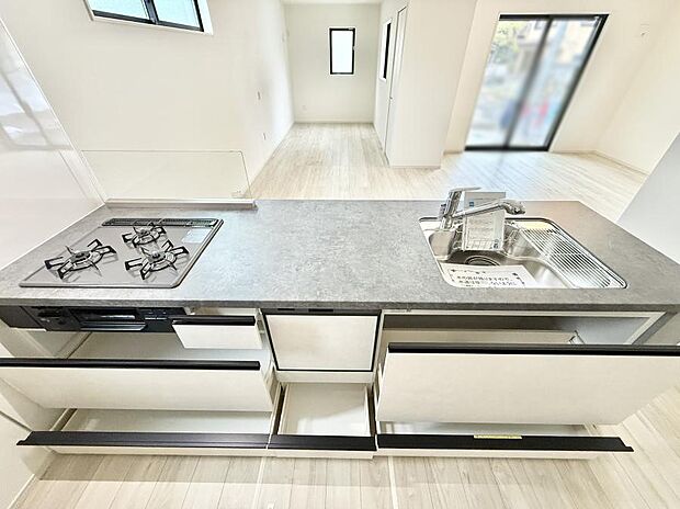 ■シンプルで機能的、毎日使いやすいキッチン