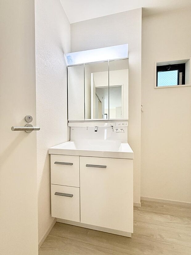 ■明るい洗面所は毎朝の歯磨きも楽しくできちゃいそうです♪