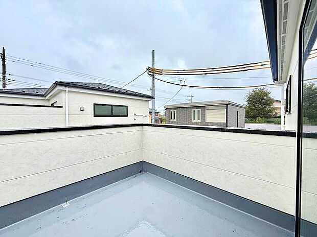 ■ 心地よい風と光を感じる、くつろぎのバルコニー